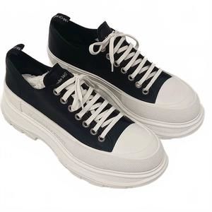 NEW ALEXANDER MCQUEEN men's tread slick low top sneakers in black/white